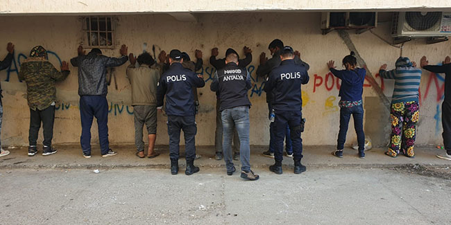Antalya'da 300 polisle dev uyuşturucu operasyonu