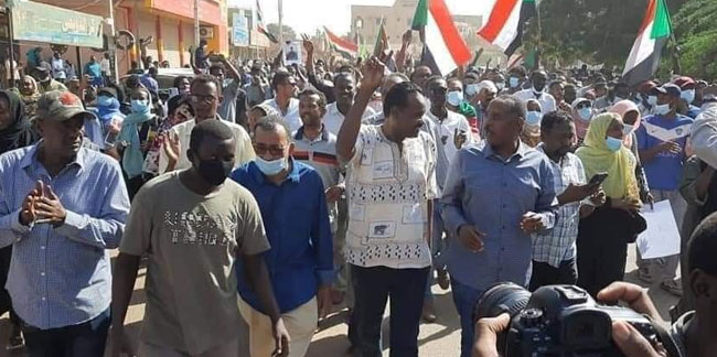 Sudan’da binlerce kişi darbeci yönetime karşı yürüdü