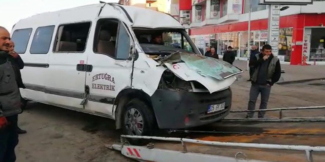 Erzurum servis minibüsü kaza yaptı: 5 yaralı