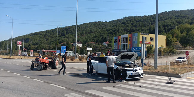 Amasya'da otomobil ile traktör çarpıştı: 4 yaralı