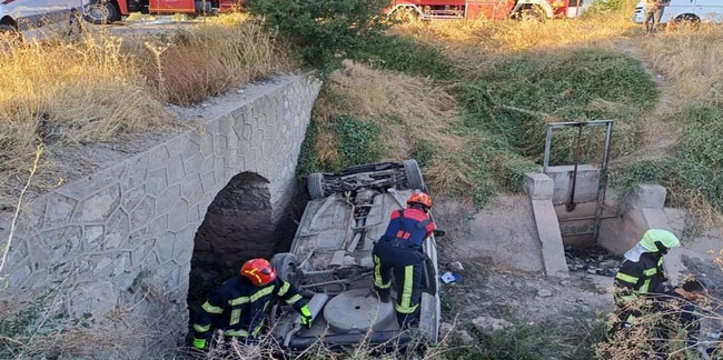 Denizli'de feci kaza! Otomobil köprüden su kanalına uçtu