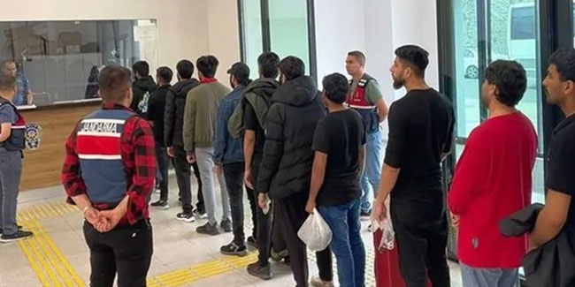 Kocaeli'de yakalanan 32 düzensiz göçmen ülkelerine gönderildi