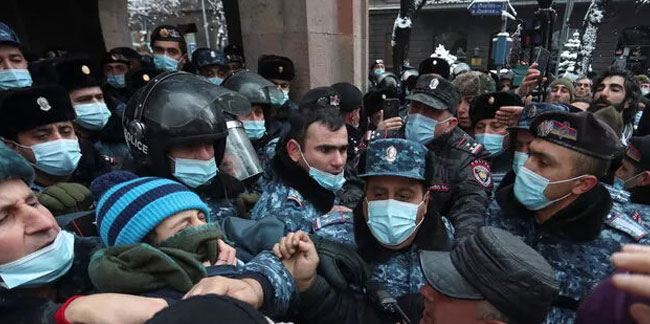 Ermenistan karıştı! Protestocular Başbakanlık binasını kuşattı