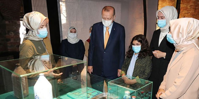 Cumhurbaşkanı Erdoğan'dan 'Böyle Daha Güzelsin' sergisine ziyaret