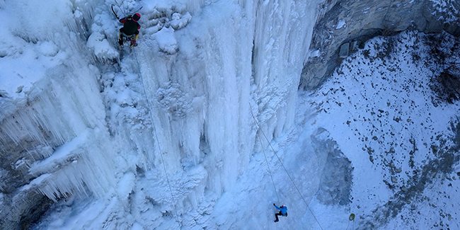 Erzurum’da buz şelalesinde nefes kesen tırmanış