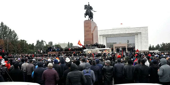 Kırgızistan'da siyasi kriz! Başbakan ve Meclis Başkanı istifa etti!