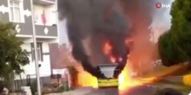 Küçükçekmece’de sıcak dakikalar! Belediye otobüsü alev alev yandı