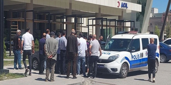 Erzurum'da görevliler ve hasta yakınları birbirine girdi! Hastanede ki kavgayı polis ayırdı