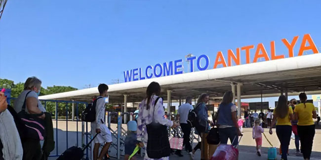 9 milyon turist Antalya'ya geldi