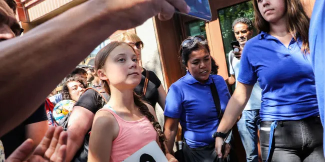 16 yaşındaki İklim aktivisti Thunberg, BM önünde eylem yaptı
