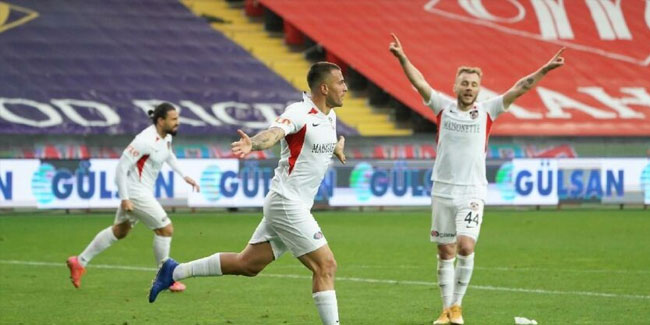 Gaziantep FK, Gençlerbirliği’ni 10 kişiyle mağlup etti