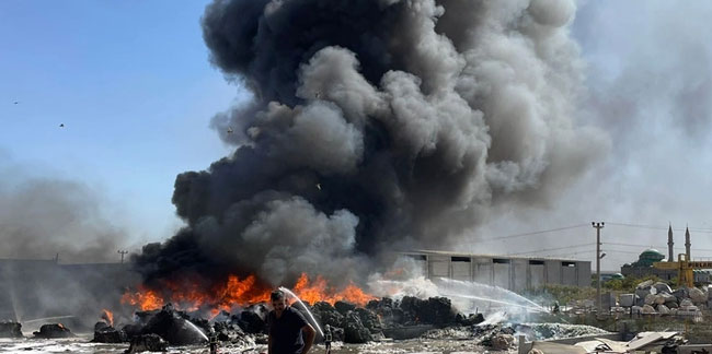 Aksaray'da geri dönüşüm fabrikasında yangın çıktı