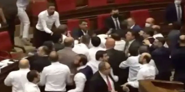 Ermenistan parlamentosunda yine kavga!