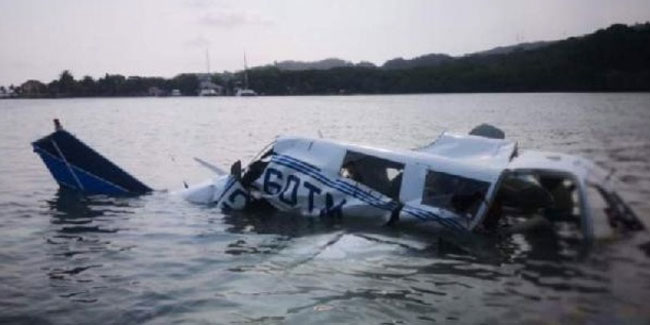 Uçak okyanusa çakıldı: 5 ölü