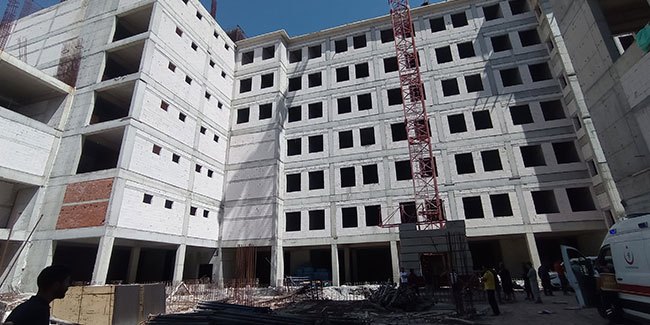 Sivas'ta 6. kattan düşen inşaat işçisi kurtarılamadı
