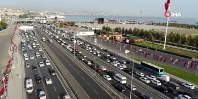 İstanbul’da deprem ve mesai bitimi trafiği olumsuz etkiledi