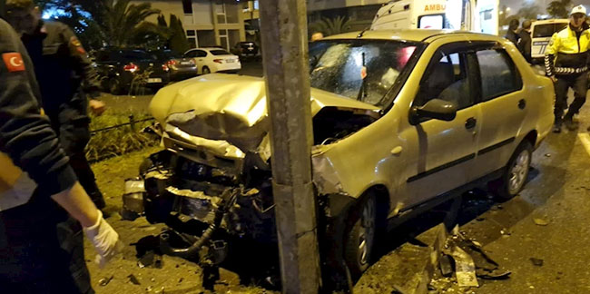 Rize'de iki otomobil birbirine girdi! 4 kişi yaralandı