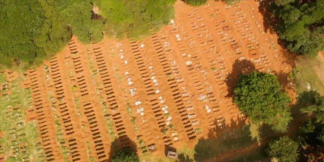 Brezilya'da virüsten ölenleri defin için eski mezarlar boşaltılıyor