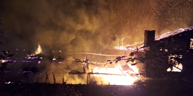 Tokat'ta yangında ev, ahır ve samanlık zarar gördü