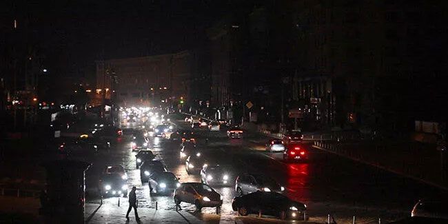 U﻿krayna'da 4,5 milyon kişi elektriksiz kaldı