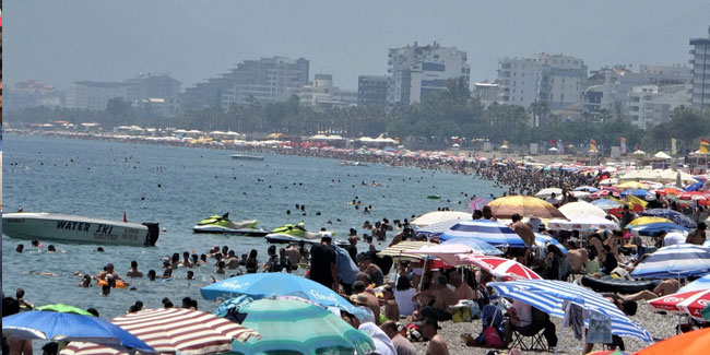 Antalya'da termometre 30 dereceyi gösterdi