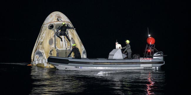SpaceX'in 4 astronotu taşıyan kapsülü Dünya'ya döndü