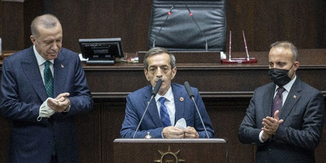 CHP'den istifa edip AK Partiye katıldı! Rozetini Erdoğan taktı...