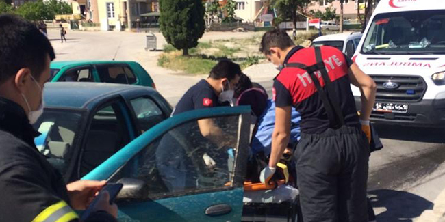 Burdur’da trafik kazasında otomobil devrildi: 2 yaralı
