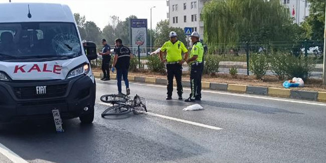 Yaya geçidinde minibüsün çarptığı bisikletli öldü