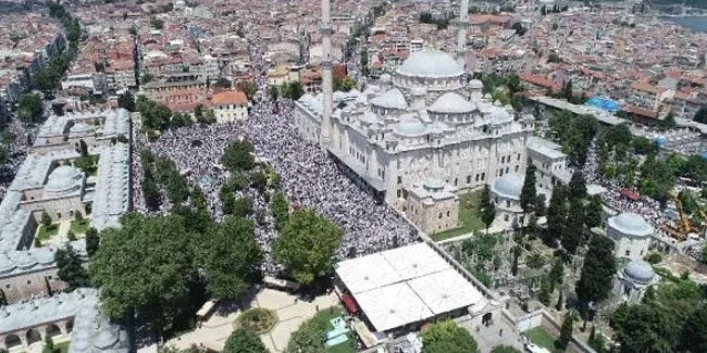 Mahmut Ustaosmanoğlu'nun cenazesi için akın ettiler