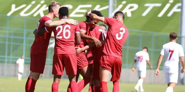 Sivasspor hazırlık maçında Antalyaspor'u 2-0 yendi