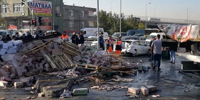 İstanbul'da meyve suyu yüklü kamyonet dehşet saçtı