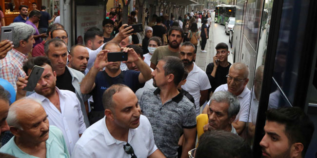 Polis Ali Babacan’a konuşma izni vermedi: Ortalık bir anda karıştı