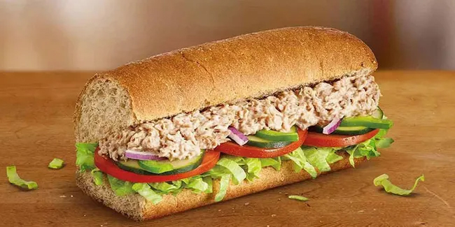 Ünlü fast food zinciri Subway'e dava: “Ton balıklı sandviçte tavuk, domuz ve sığır eti var”