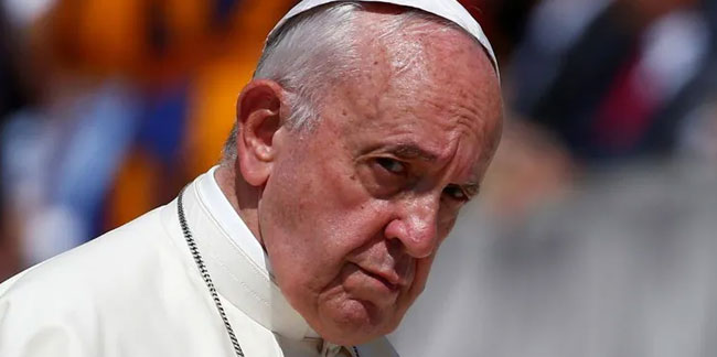 Papa Franciscus ameliyat oldu