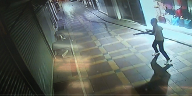 İzmir'de iş yerine pompalı tüfekle saldırı kamerada