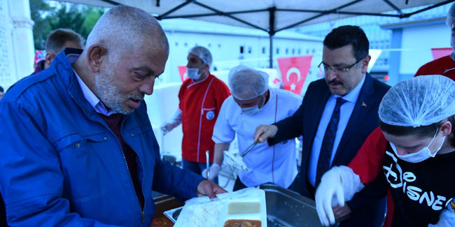 Trabzon’da 5 ayrı noktada iftar çadırları kuruldu