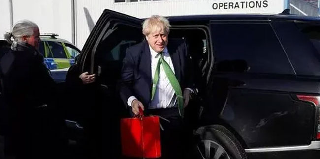 İngiltere Başbakanı Johnson kırmızı çantayla Ukrayna'ya gitti