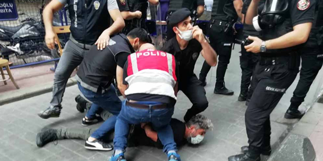İstanbul’da Onur Yürüyüşü’ne polis müdahalesi