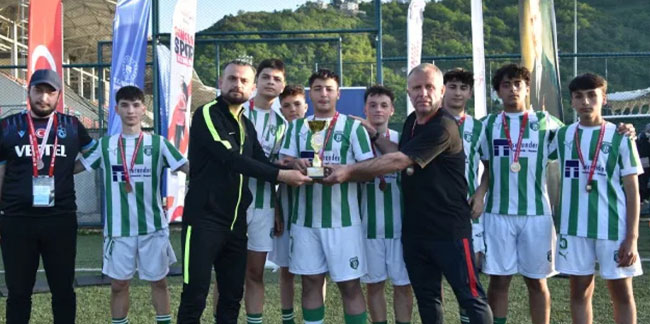 Trabzon'da "Sokaklar Bizim" futbol turnuvası sona erdi! İşte bölge finaline katılacak takımlar