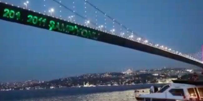 15 Temmuz Şehitler Köprüsü'nde Şampiyon Trabzonspor yazdılar
