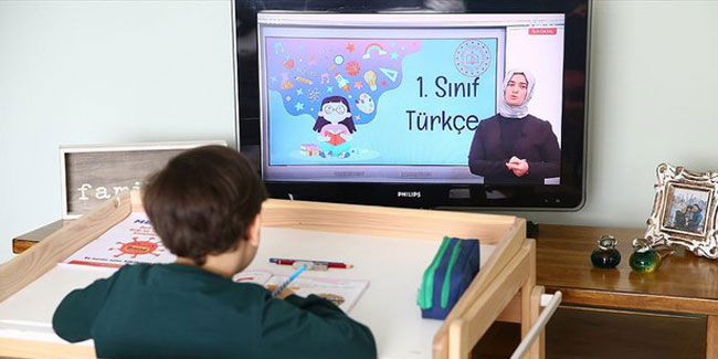 Erdoğan onay verdi: Eğitim uzaktan, sınavlar yüz yüze!