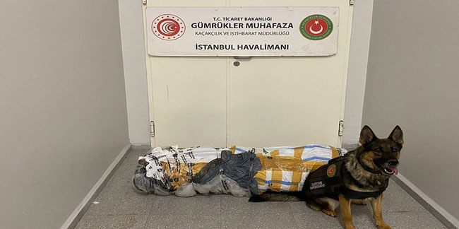 Uyuşturucu tacirlerinin taktiği pes dedirtti! Havalimanında halıya emdirilmiş 17 kilo uyuşturucu ele geçirildi