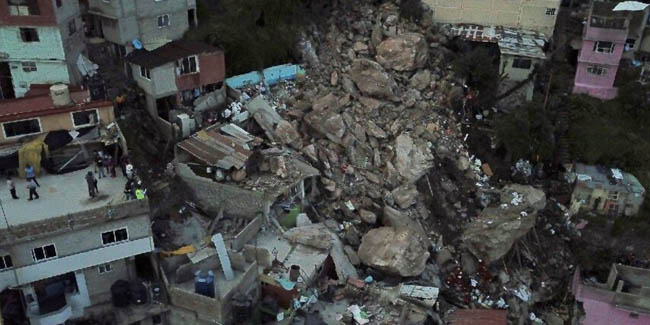 Meksika’da heyelan faciası… Yamaçtan kopan dev kayalar evlerin üzerine düştü: 1 ölü, 10 kayıp