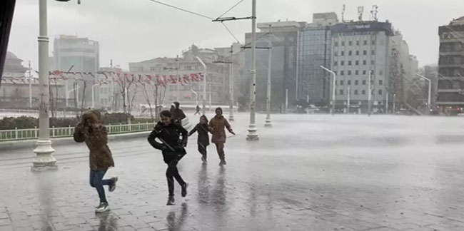 İstanbul'da salı ve çarşamba günlerine dikkat! Valilikten yağış ve fırtına uyarısı