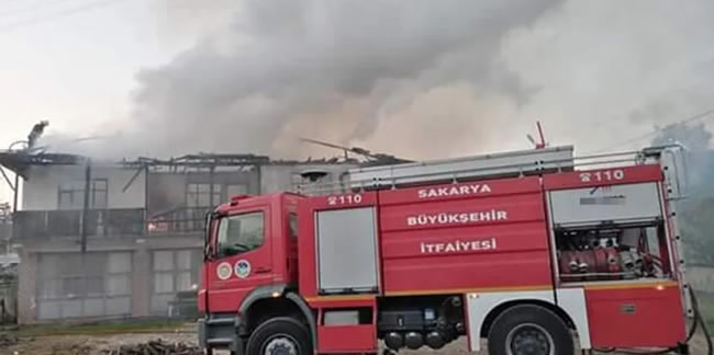 Sakarya'da 2 ev yandı