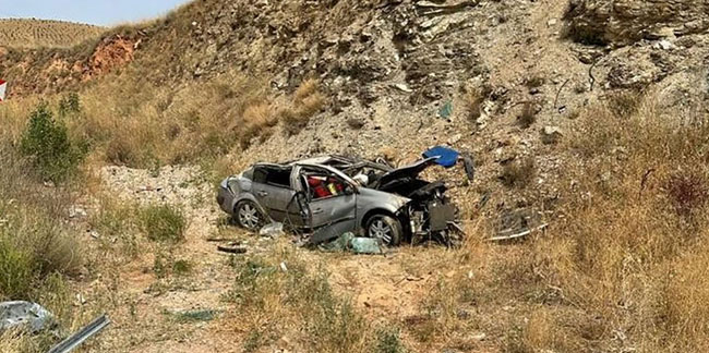 Afyonkarahisar'da acı kaza! Takla atan otomobil şarampole yuvarlandı: 1 ölü 3 yaralı