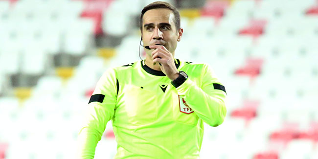 Kayserispor-Başakşehir maçını Serkan Tokat yönetecek