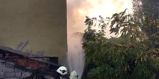 Beyoğlu'nda yangın paniği mahalleliyi sokağa döktü