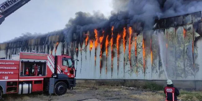 Malatya'da kayısı deposunda yangın
